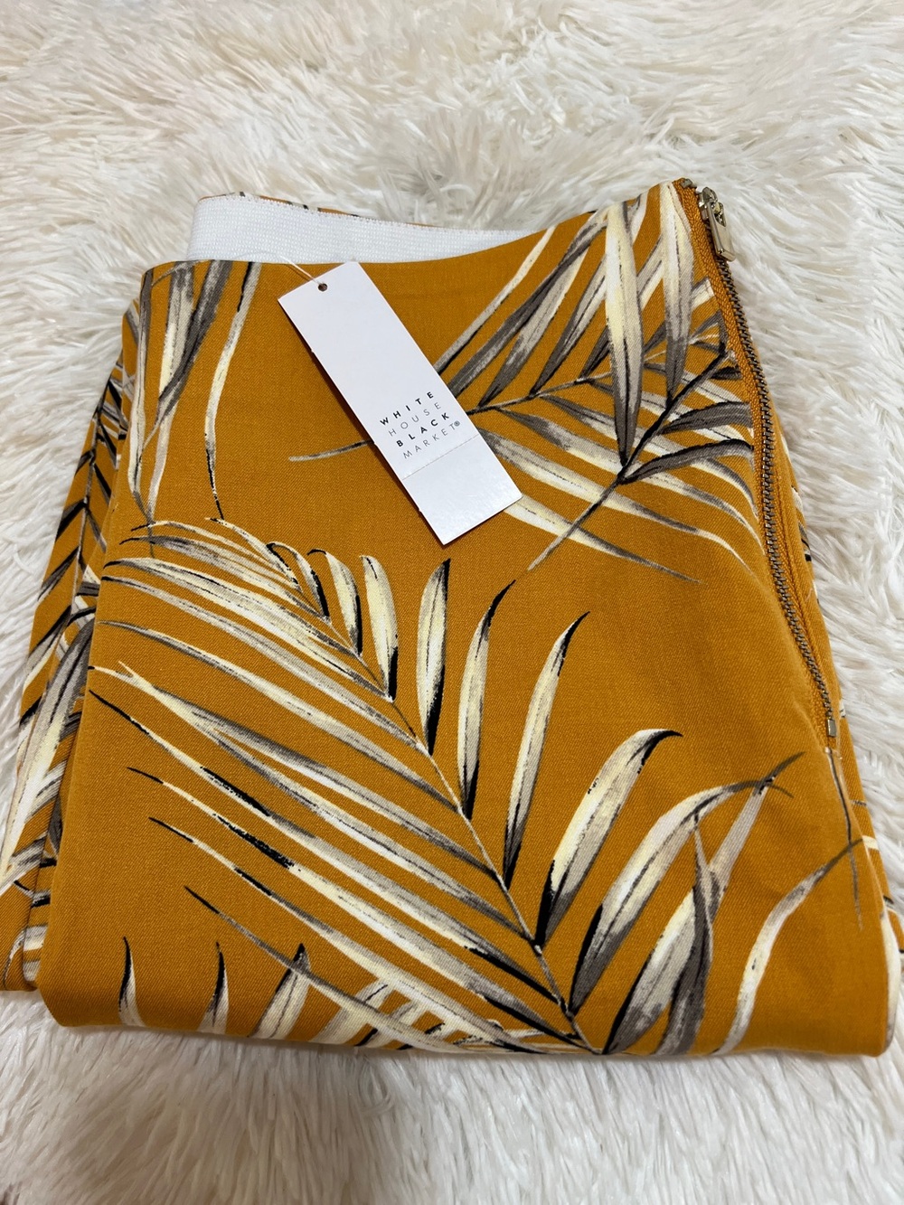White House Black Market Island Palm Aura Crop Pants -Size 4 - Picture 10 of 13